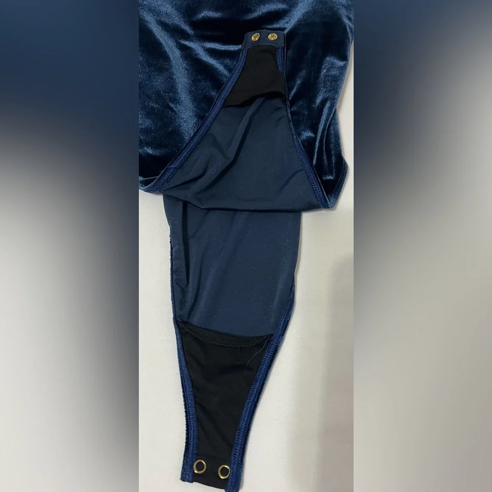 Good American Velour Velvet Bodysuit Navy Size 4 Snap Closure - Picture 9 of 10